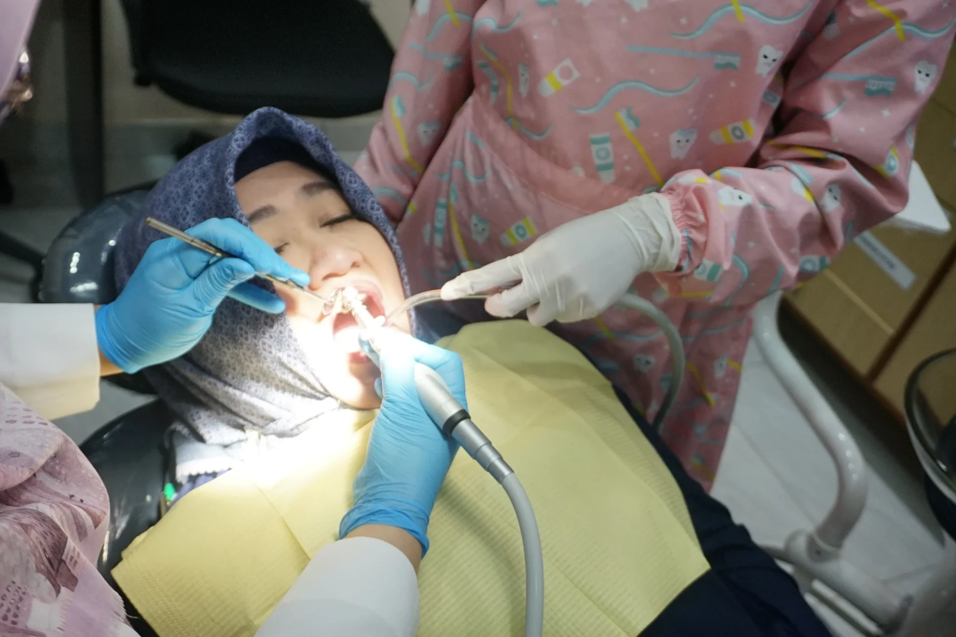 Perawatan Gigi Usia 20–30 Tahun – Estetika Dental Clinic